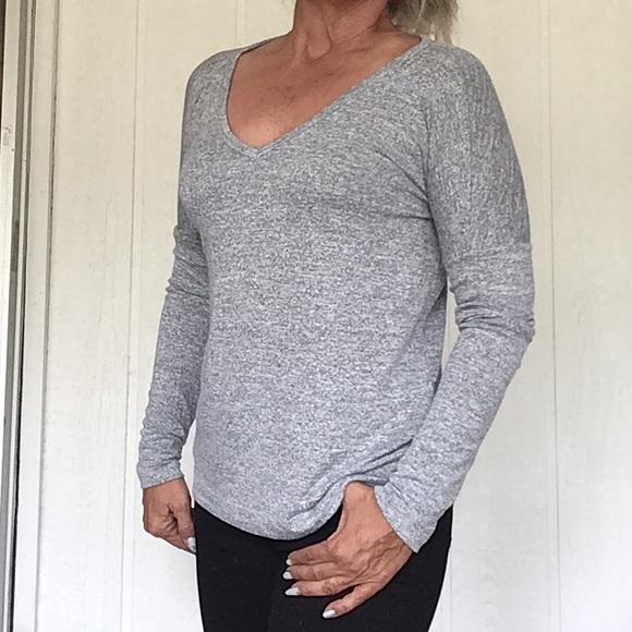 RAG & BONE V NECK LONG SLEEVED TEE SHIRT SMALL - Picture 8 of 14